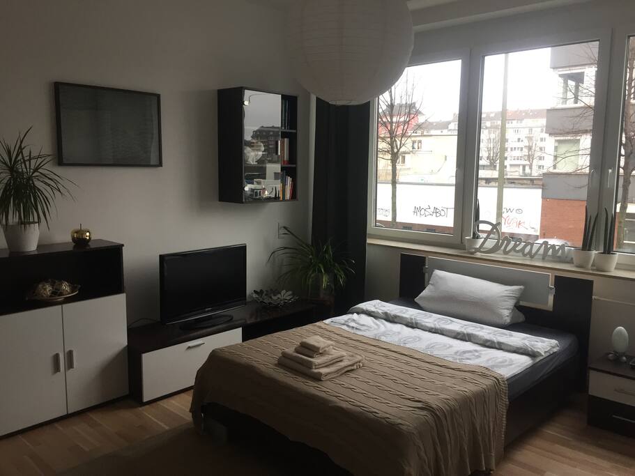 Schlafzimmer/Bedroom