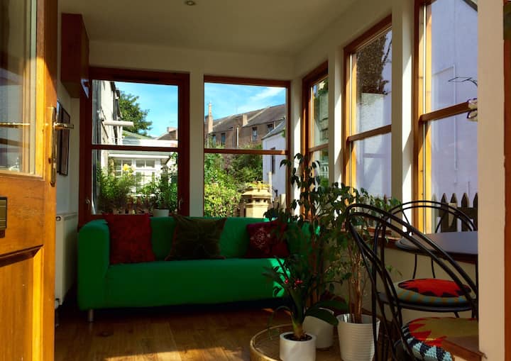 Quiet, spacious city cottage close to River Ness Houses for Rent in