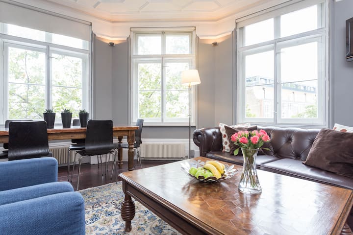 Large West End Apartment Soho gallery image 3