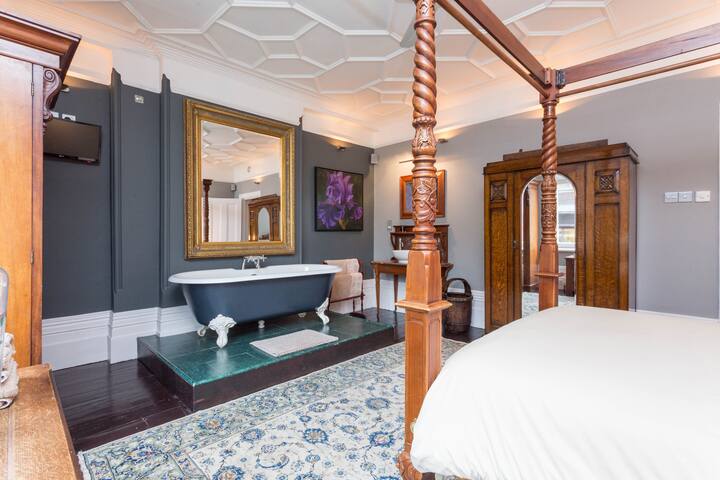 Large West End Apartment Soho gallery image 5