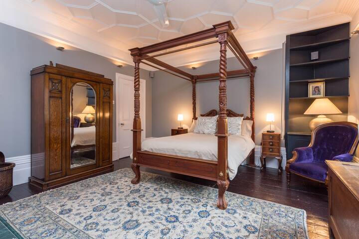 Large West End Apartment Soho gallery image 2