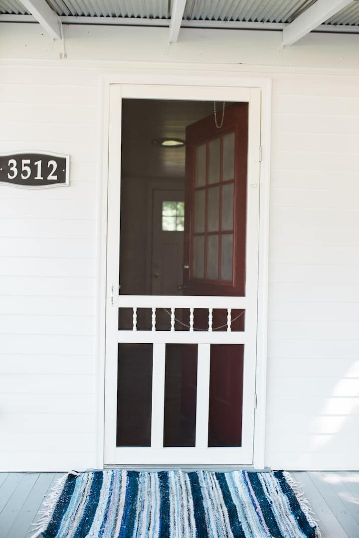 The Little House in Yoder Cottages for Rent in Yoder, Kansas, United