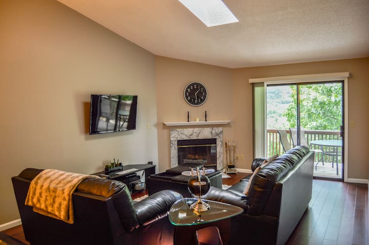 Outstanding Condo with beautiful views. Free Wifi