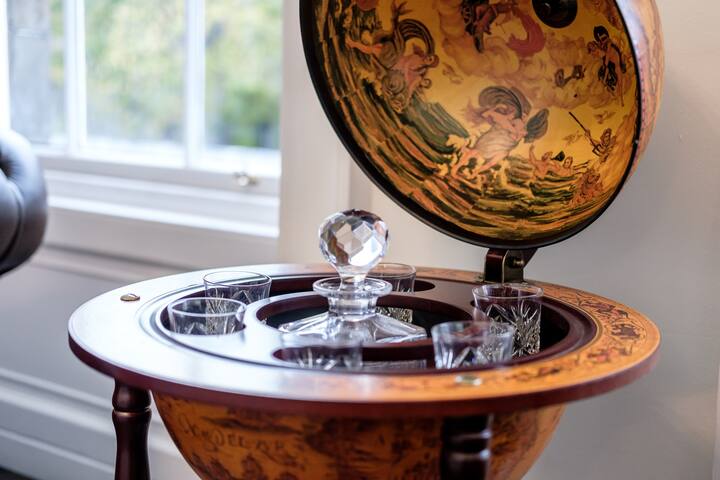 Central Luxury Townhouse *HEART OF STOCKBRIDGE* gallery image 2