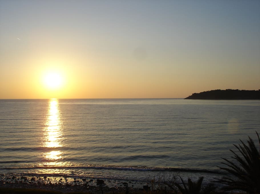 οur eastern exposure gives you a wonderful dawn!