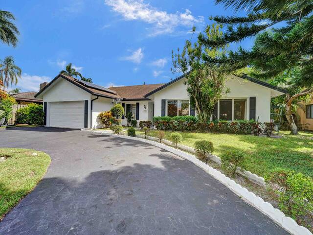 Calm & fun at Jacaranda gallery image 2