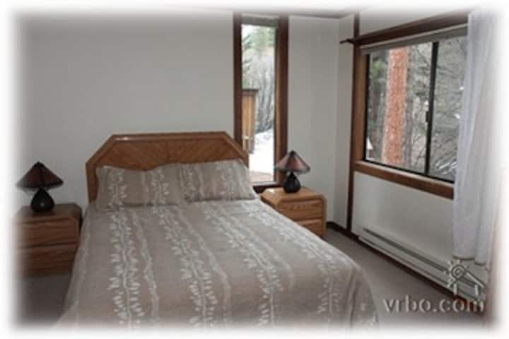 Bedroom: spacious, clean and very comfortable bed.