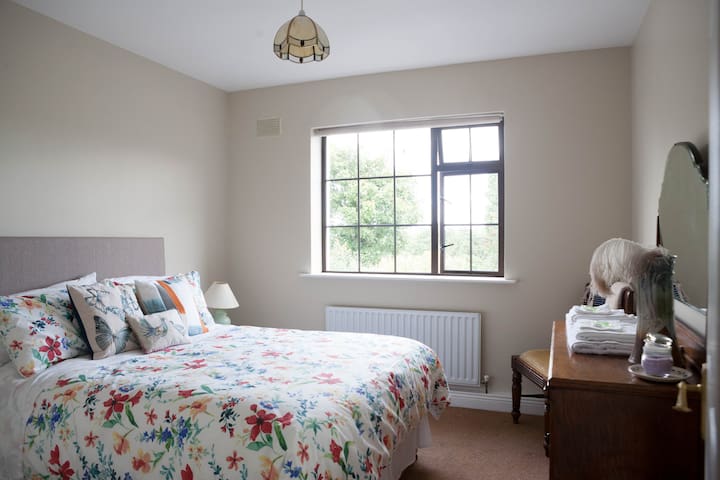 Cosy, Bright, Elegant Double Room