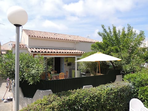 Successful Airbnb property: Small air-conditioned villa 300 m from the sea in Agde