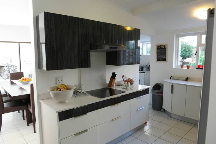 Camps Bay house with awesome views gallery image 4