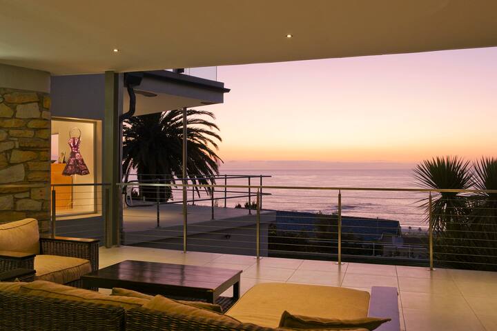 Camps Bay house with awesome views gallery image 3