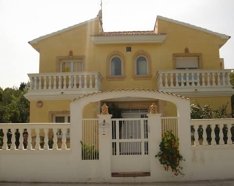 Villa Francisca
Pool & BBQ
ETV7846.1000m²