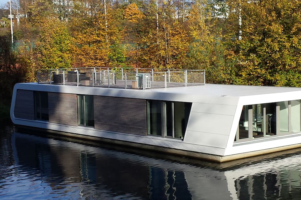 Hausboot Victoriakai Ufer 3d Houseboats For Rent In Hamburg Hamburg Germany