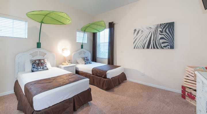 ห้องนอนแฝดพร้อมธีมป่า