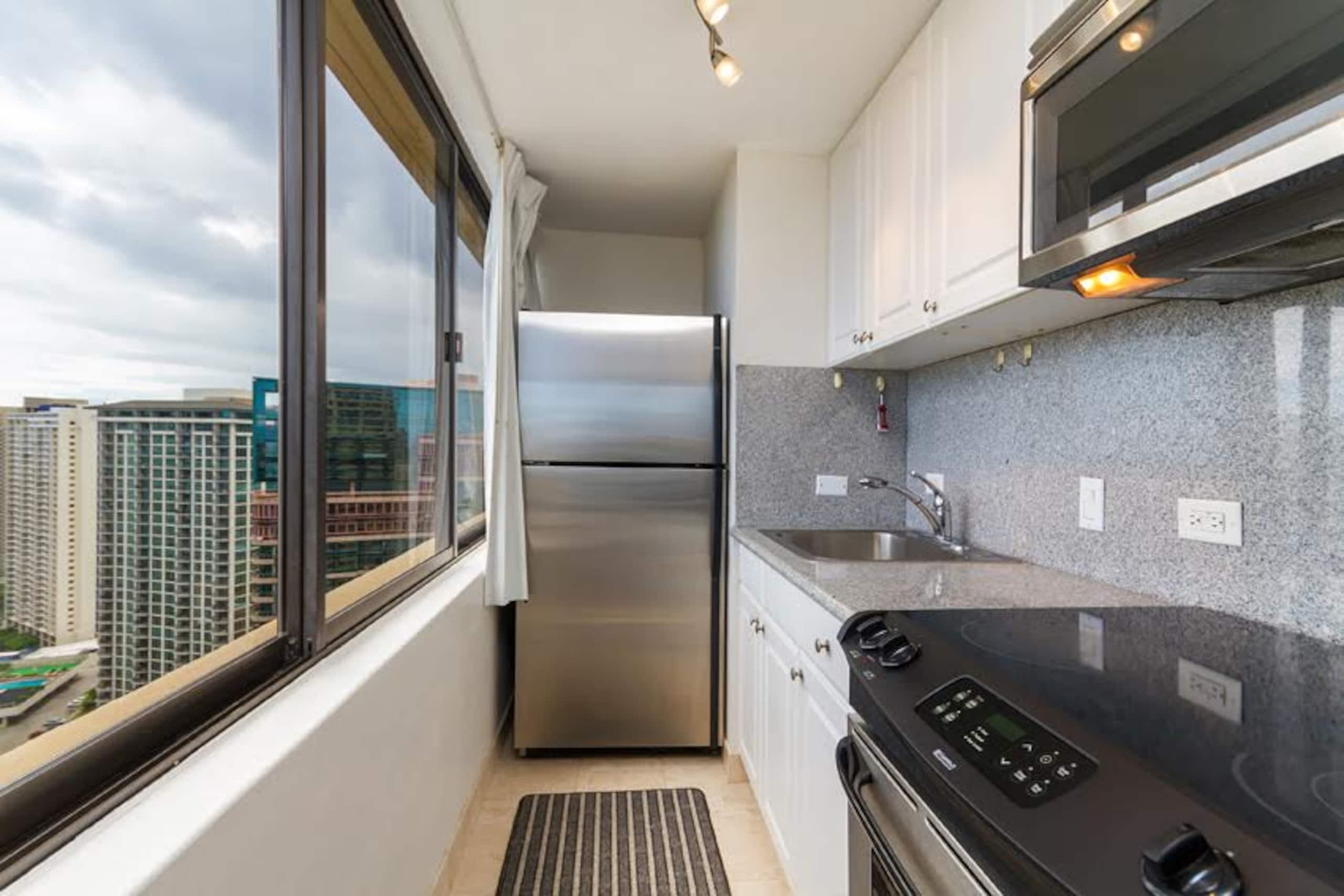 Condo in Honolulu · ★4.65 · Studio · 1 bed · 1 shared bath - Image 7