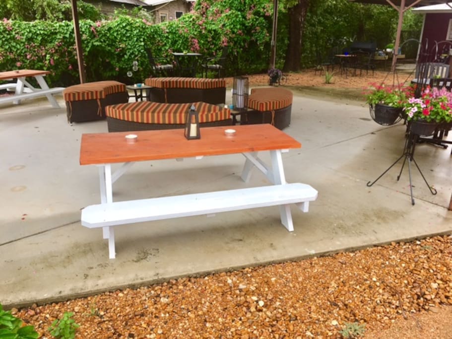 AMAZING PATIO - HUGE covered patio with plenty of room for all your friends and family! This patio is amazing!!!
