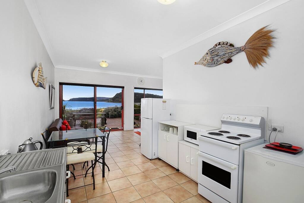 KITCHEN & DINING