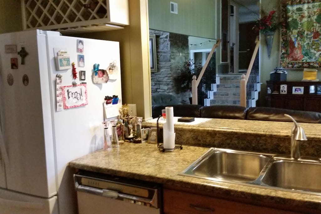 Breakfast bar/living area
