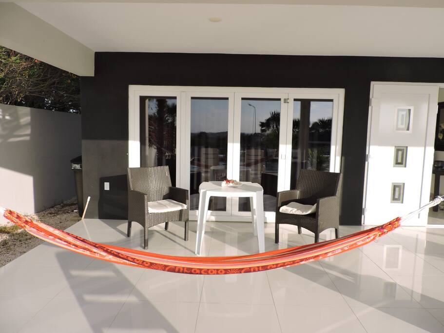 Terras bij kamer A