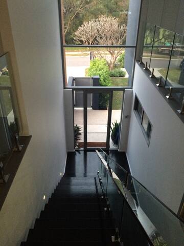 Luxury home gallery image 3