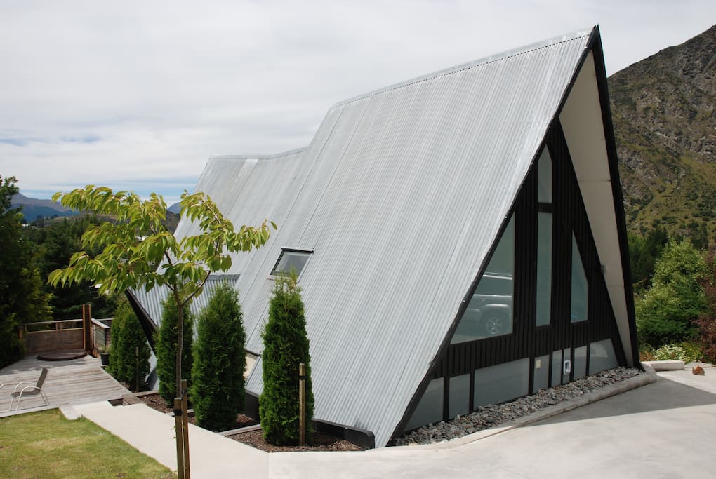 Chic Chalet from the driveway