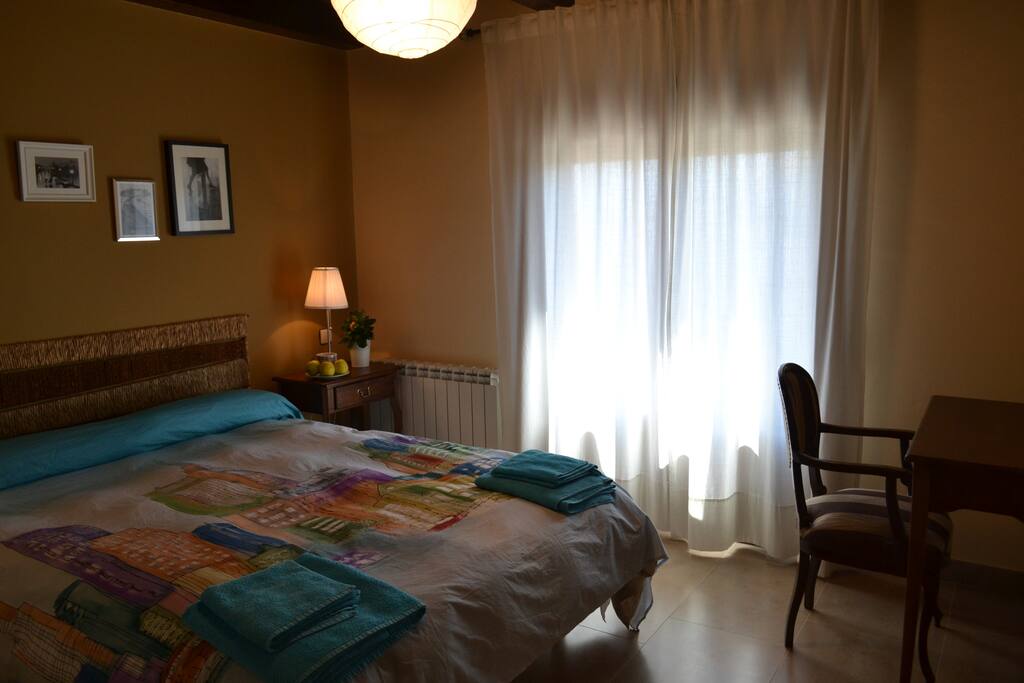 Habitación doble cama de matrimonio