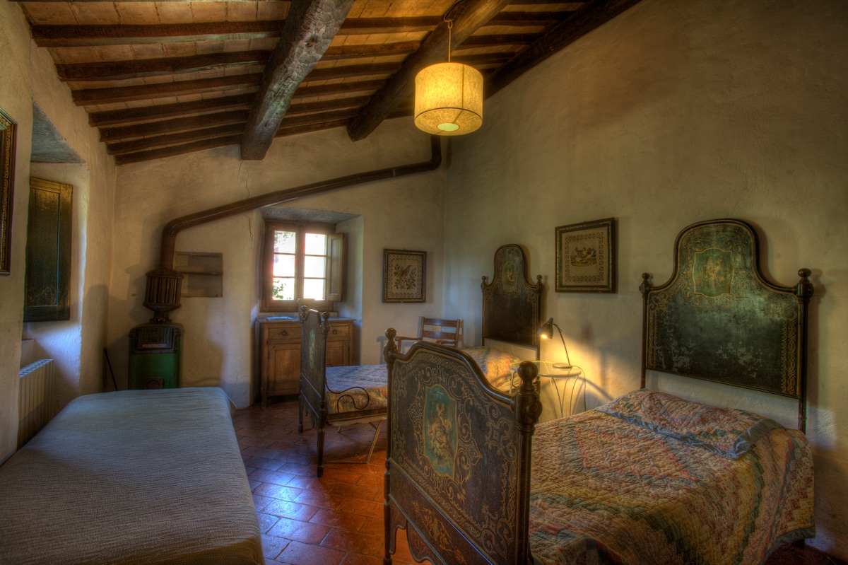 habitación con dos o 3 camas individuales