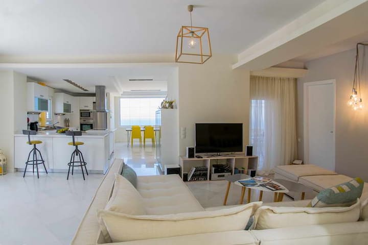 Villa w/Private Infinity Pool & BBQ, 2 km to beach gallery image 4