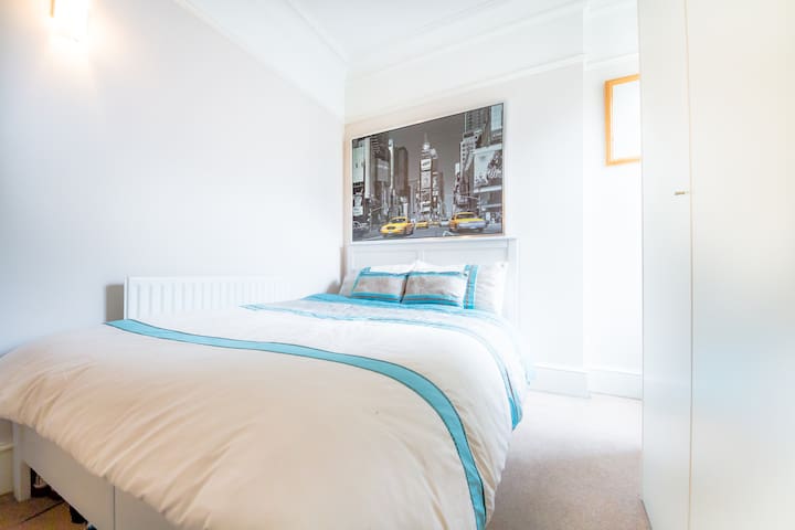 Ealing - Double Bedroom
