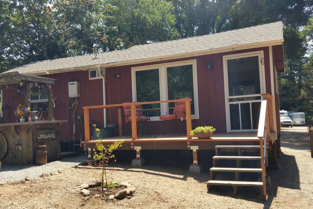 Cute Cabin in Santa Cruz Mountains Guesthouses for Rent in Soquel
