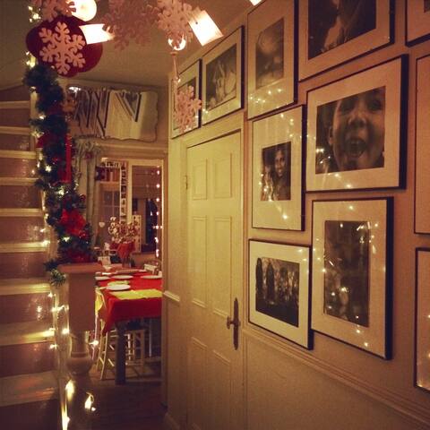 Friendly & Cosy – Wimbledon Artistic family Home gallery image 3