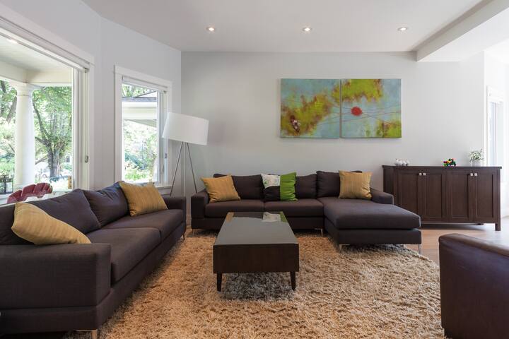 Character home ideal for families! gallery image 2