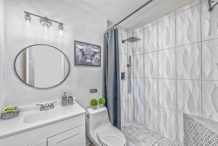 LUXURY!!! 1 STORY HOUSE ALL WHAT KIDS NEED gallery image 3