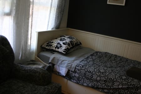 Beautiful room close to Manhattan