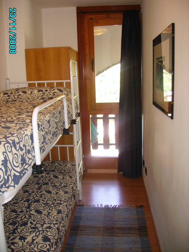 卧室城堡，配备第三张折叠床