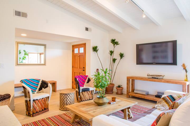 BU BEACH HOUSE – Walk to Beach gallery image 4