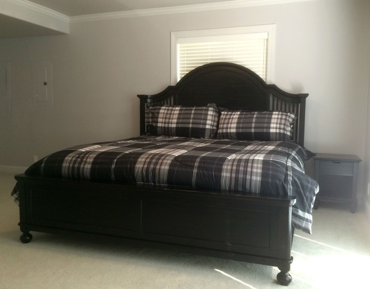 Chumba kikubwa cha kulala #1 na mfalme,
ghorofa ya 2.