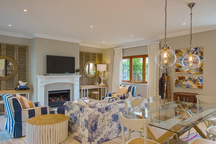 Charming Coastal Townhouse at The Majestic gallery image 3