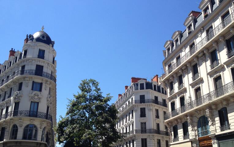 Appartement climatisé, Haussmanien dernier étage gallery image 2