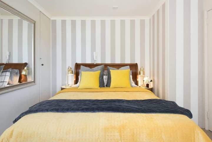 Sleep in a luxuriously comfortable queen bed.