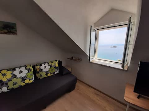 Top performing Airbnb: Lucy seafront apartment TOP LOCATION! in Općina Bol