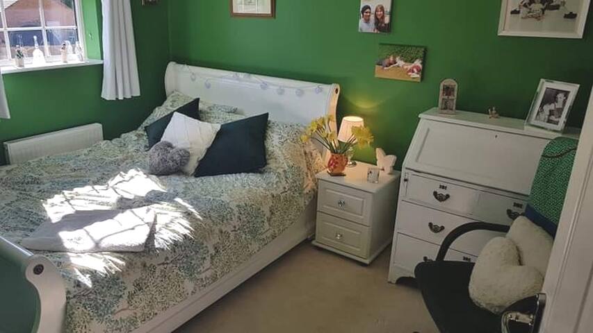 Pretty room near the outskirts of York