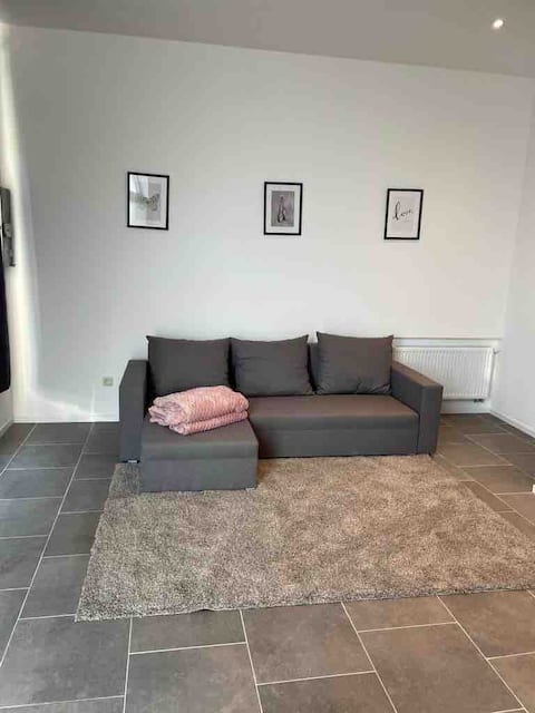 Top Airbnb: Station 171 Bruxelles-charleroi-airport in Charleroi