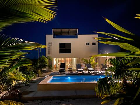 Beach house Shangri-La ocean front in sisal