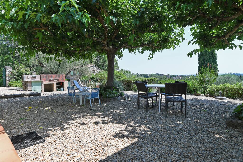 Terrasse et barbecue