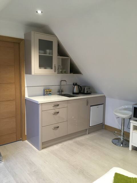 Popular Airbnb listing: Nr. City of Bath Self Contained Flat Free Parking in Somerset