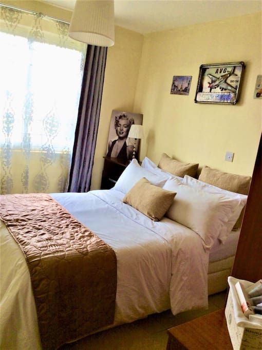 Queen size bedroom