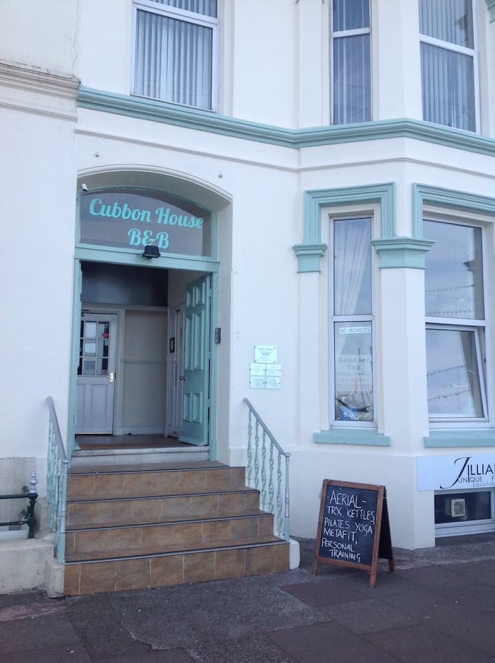 Small Douglas seafront Guest House. Bed and breakfasts for Rent in