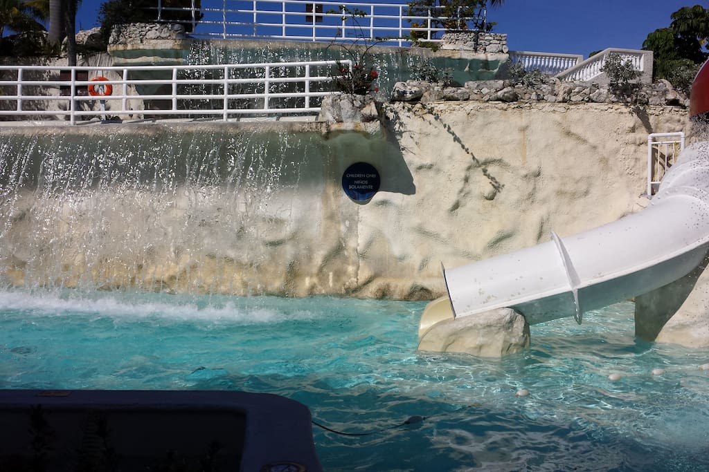 3 layer pool at cofresi palm