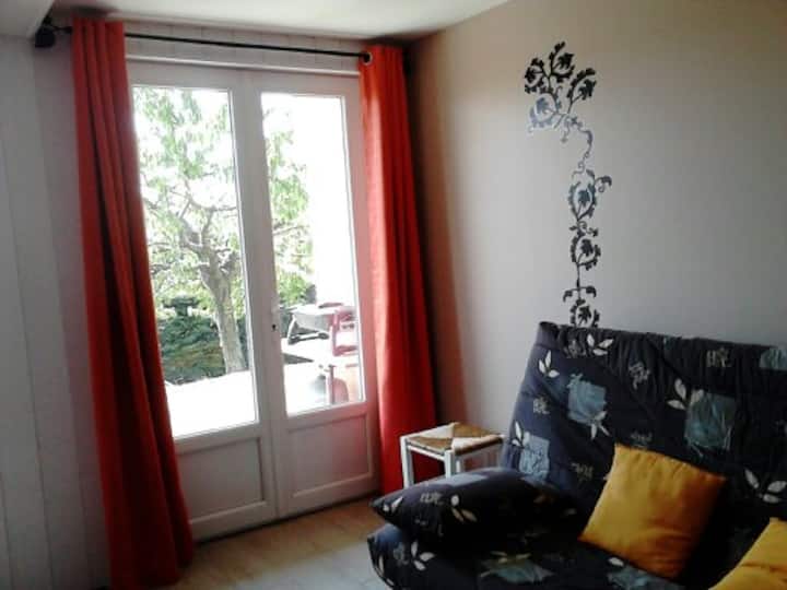 Дневна соба со поглед на терасата